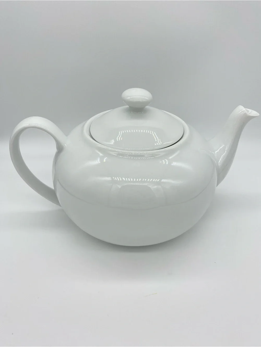 Classic White Ceramic Teapot with Lid Farmhouse Cottage Kitchen Tea Pot
